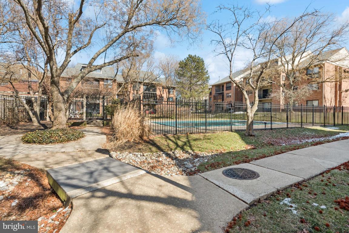 NORTH GREEN CONDOMINIUMS - Residential