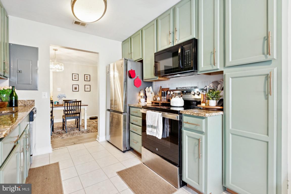 NORTH GREEN CONDOMINIUMS - Residential