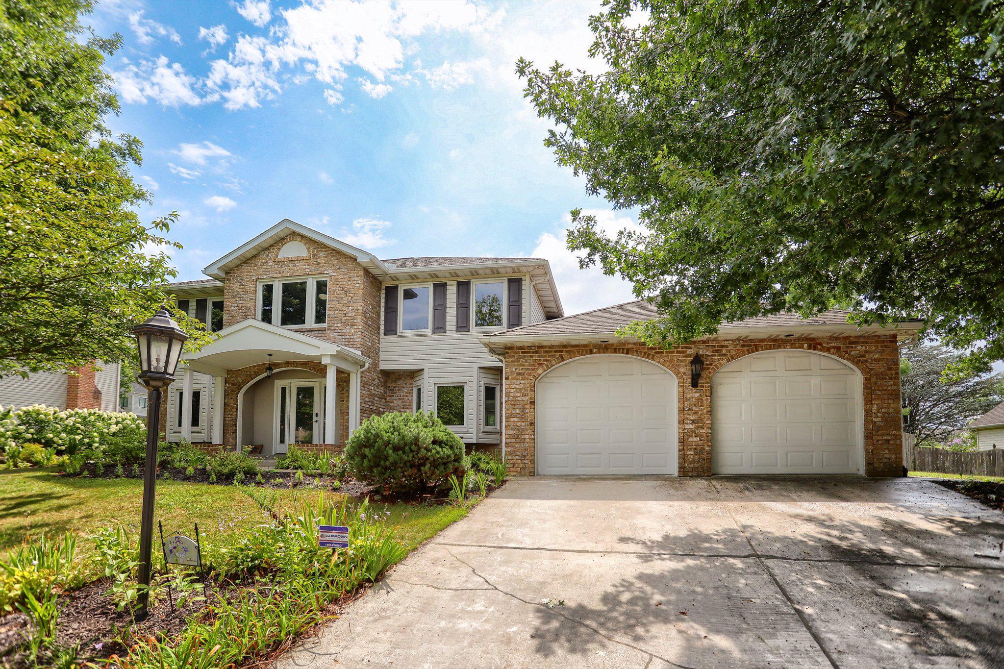 341 E MEADOW DRIVE