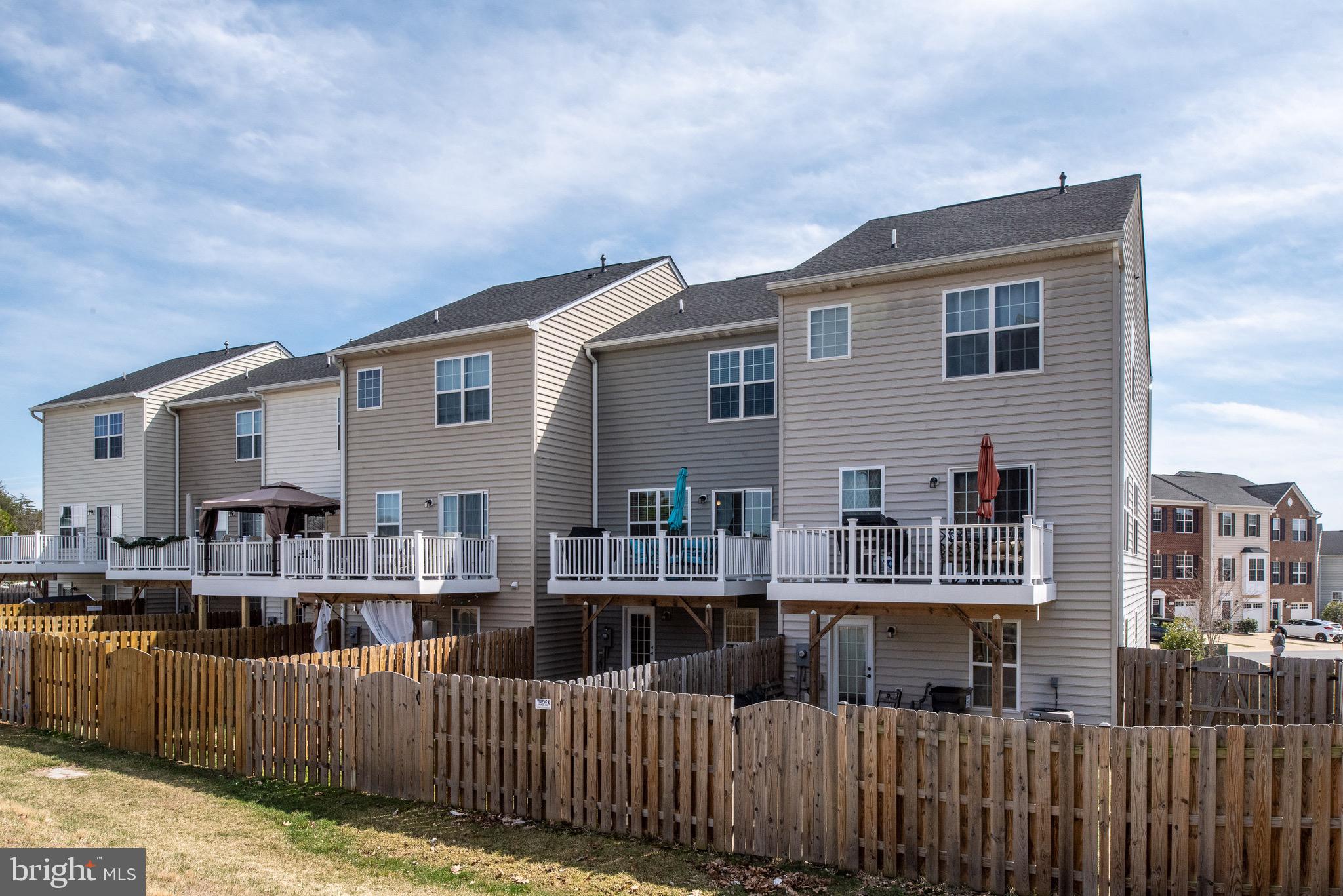 LAKESIDE - Residential