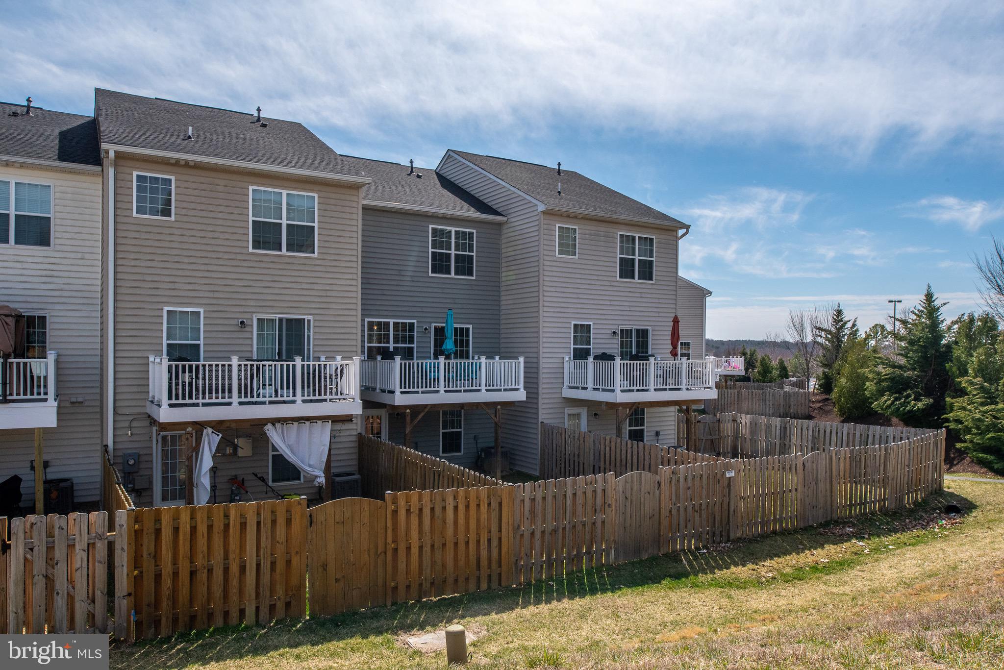 LAKESIDE - Residential