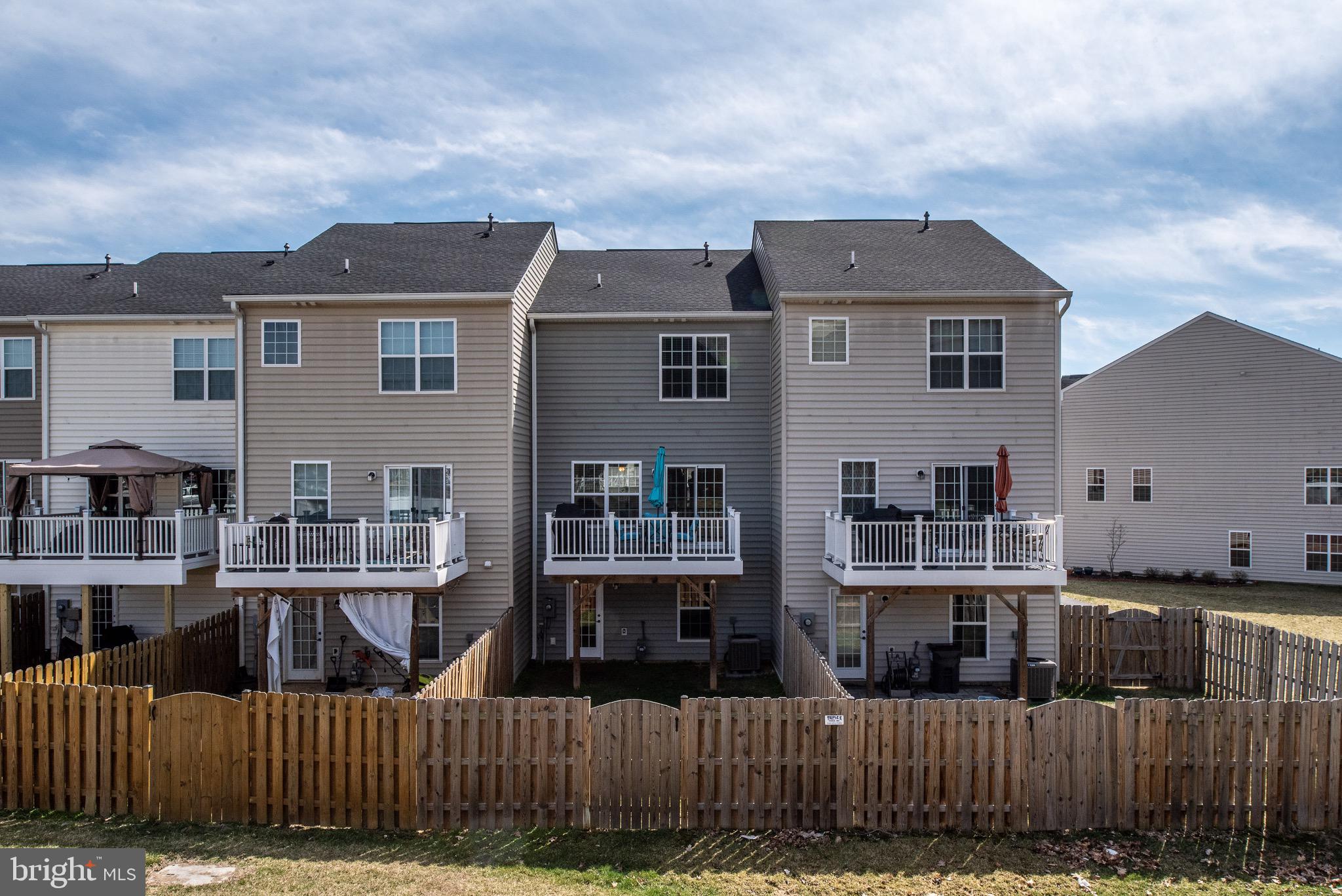 LAKESIDE - Residential