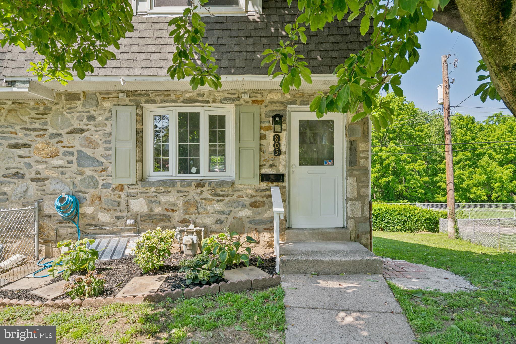Welcome to this fabulously renovated end-unit home in the desirable Nottingham Park section of Folcroft! This 3-bedroom, 2-full-bath property offers modern living at its finest. Step inside to an open floor plan filled with natural light, perfect for both everyday living and entertaining. The updated kitchen shines with contemporary finishes and seamlessly flows into the spacious dining and living areas. Enjoy the comfort of central A/C throughout the home. Upstairs, you'll find three generous bedrooms and stylishly updated bathrooms. With its end-unit location, this home offers extra light and outdoor space. Don't miss the opportunity to make this move-in-ready gem yours!