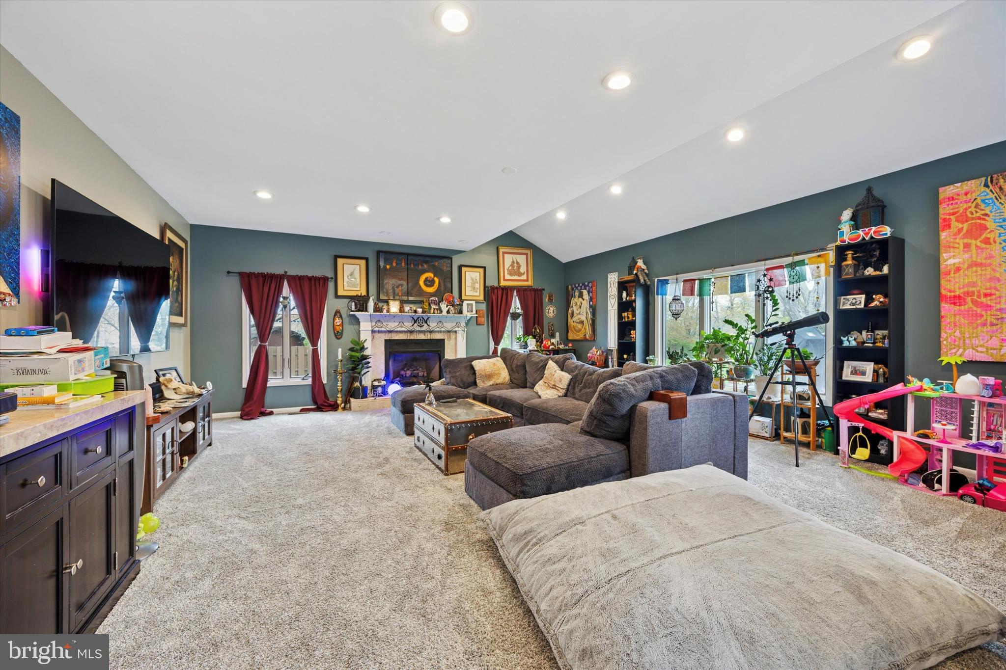 4 FAIRHAVEN COURT