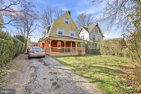 Photo of 24 W Stewart Avenue, LANSDOWNE, PA 19050 (MLS # PADE2112628)