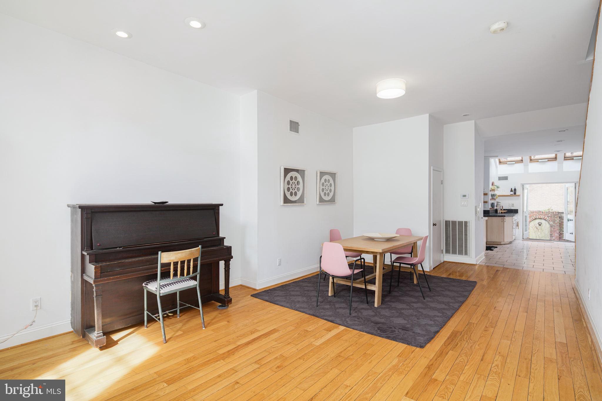 SOCIETY HILL - Residential