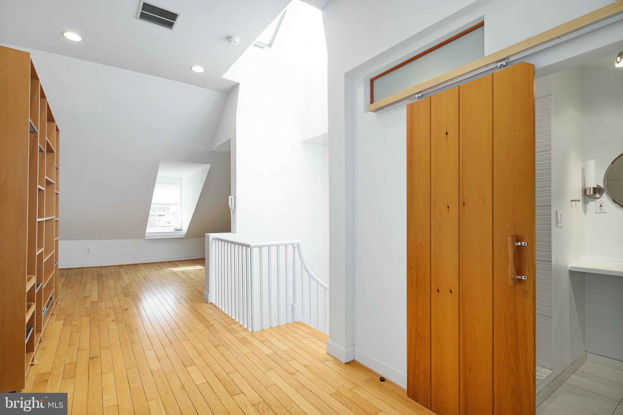 SOCIETY HILL - Residential