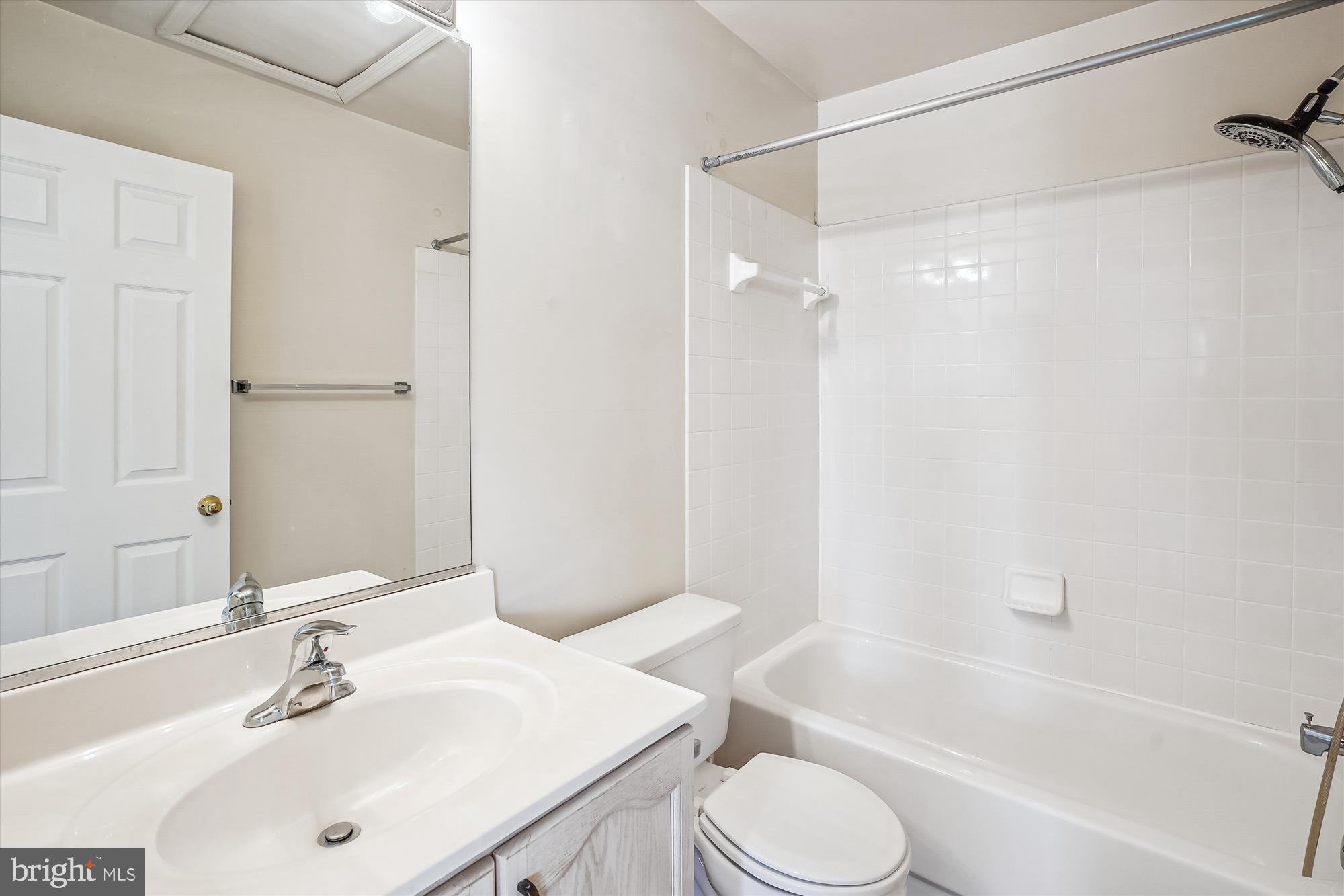 CARDINAL KNOLLS - Residential Lease