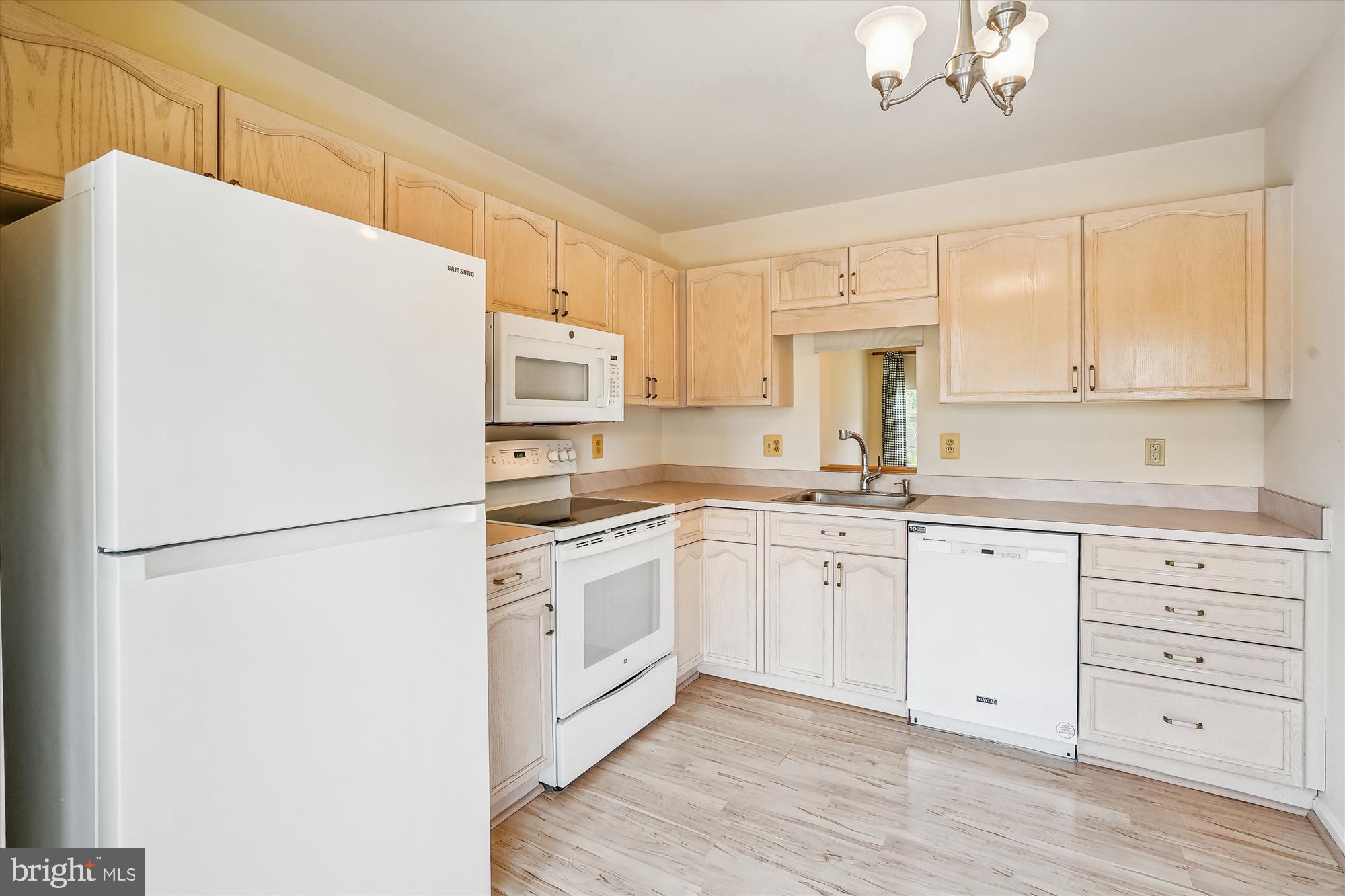 CARDINAL KNOLLS - Residential Lease