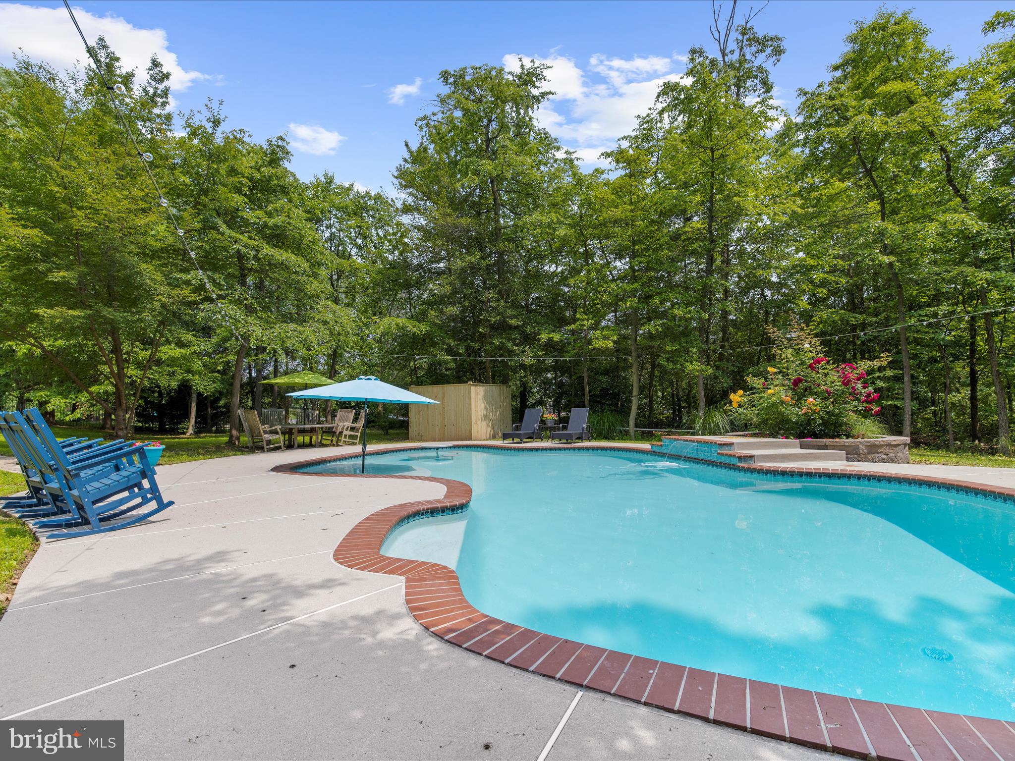 COMPASS POINTE - Residential