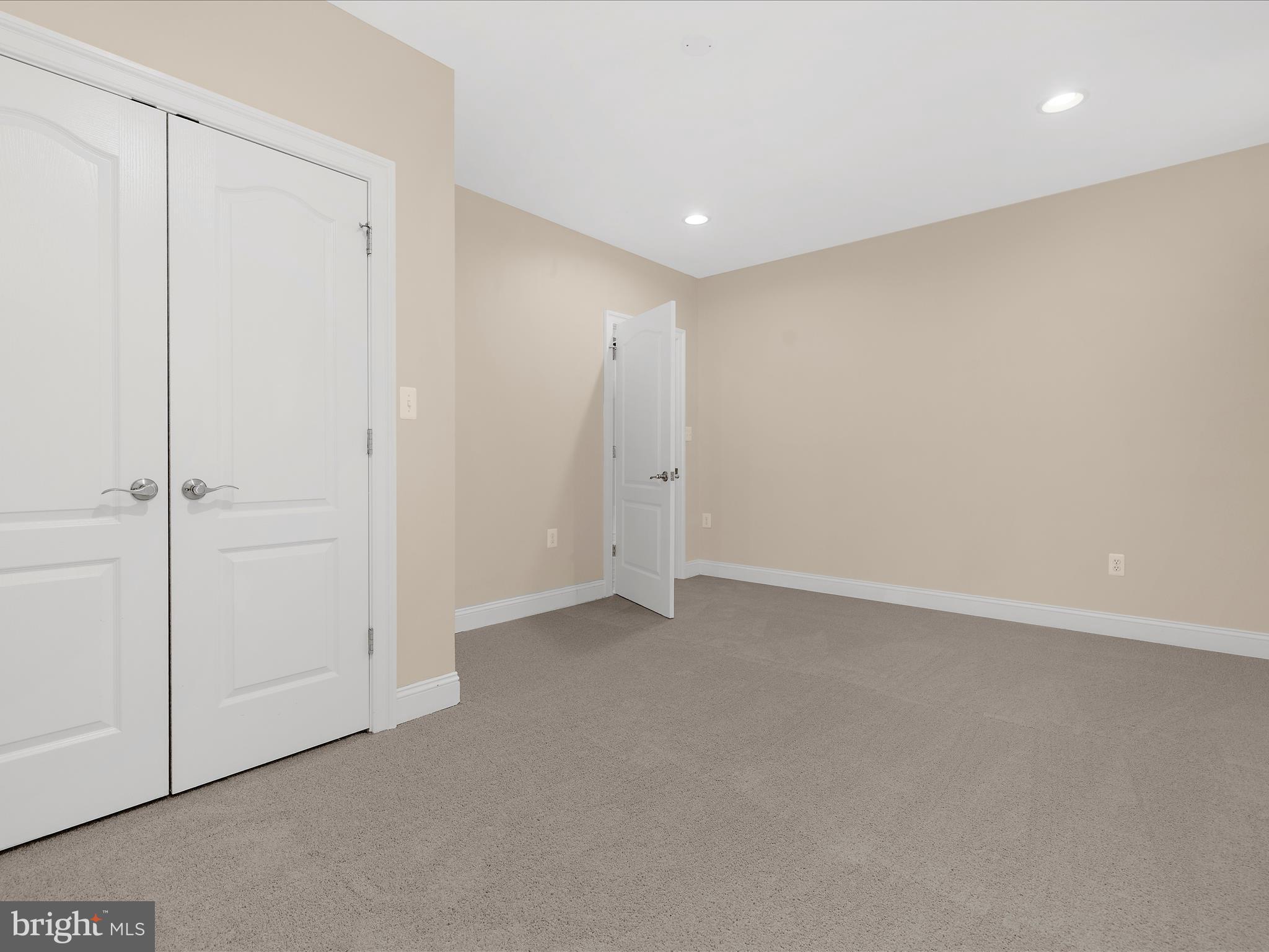 COMPASS POINTE - Residential