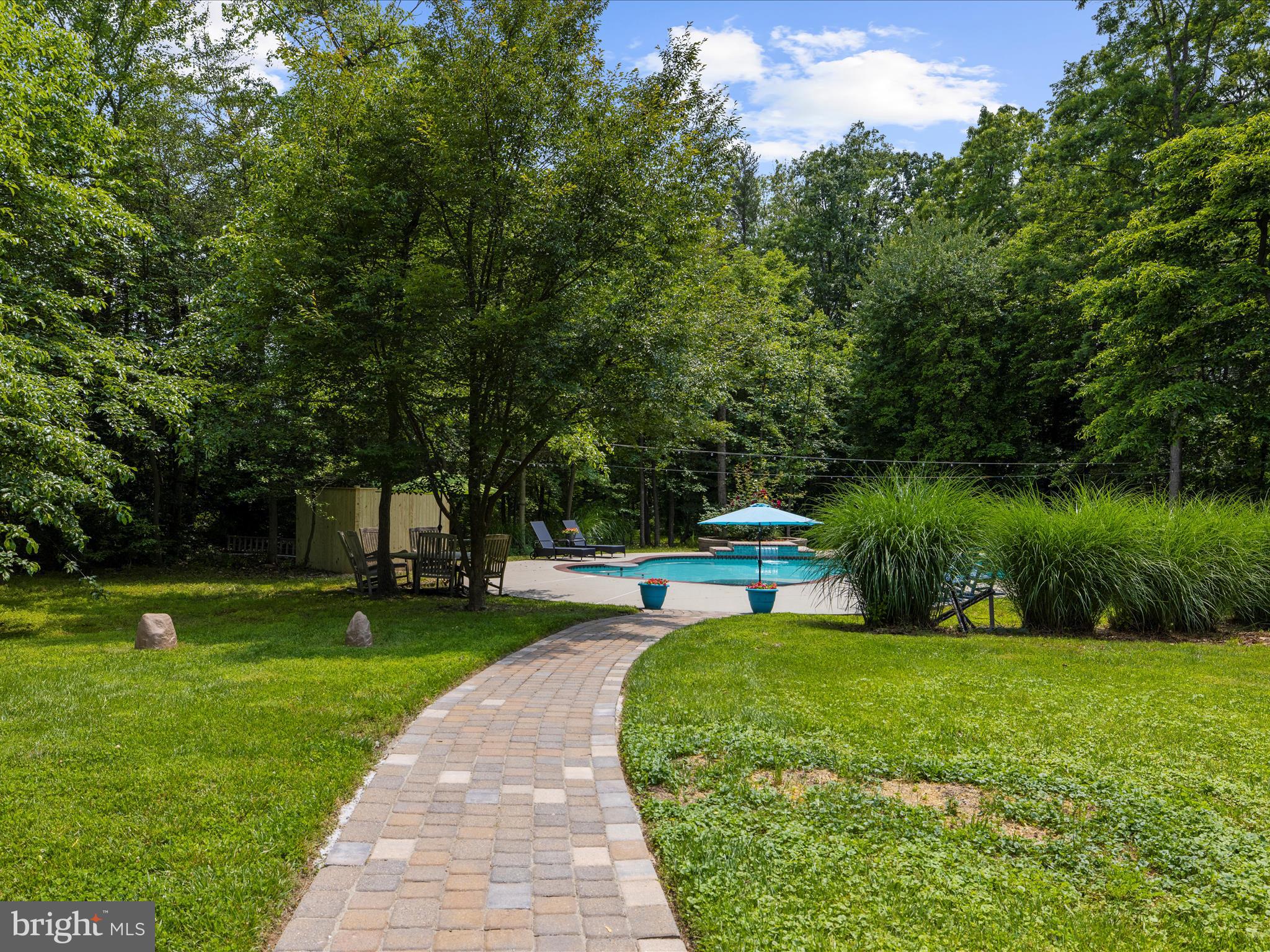 COMPASS POINTE - Residential