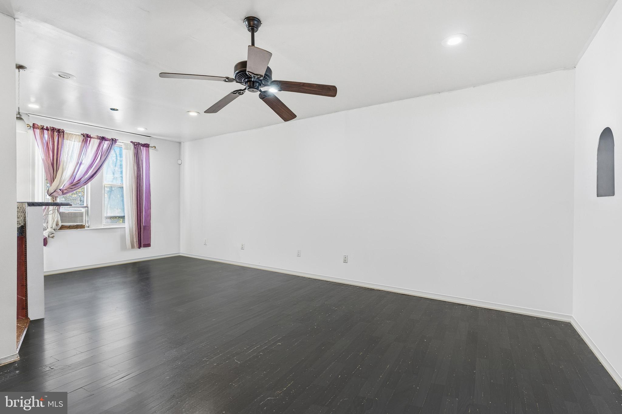 ELMWOOD PARK - Residential