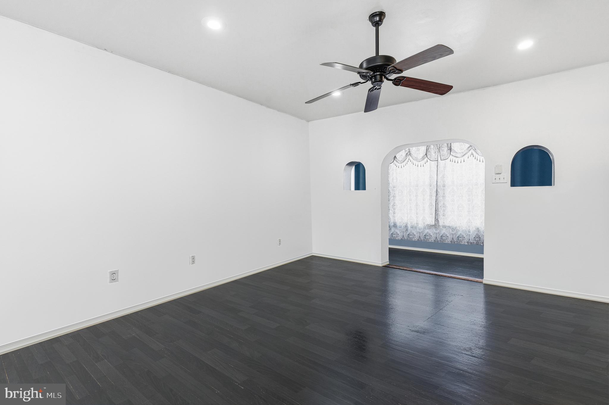 ELMWOOD PARK - Residential