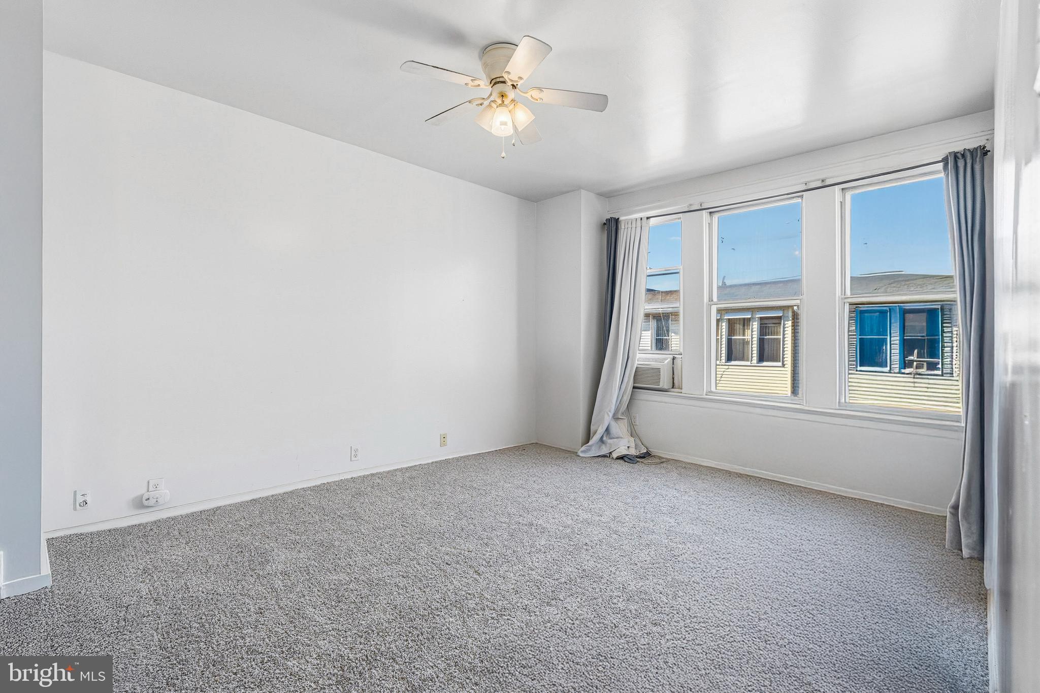 ELMWOOD PARK - Residential