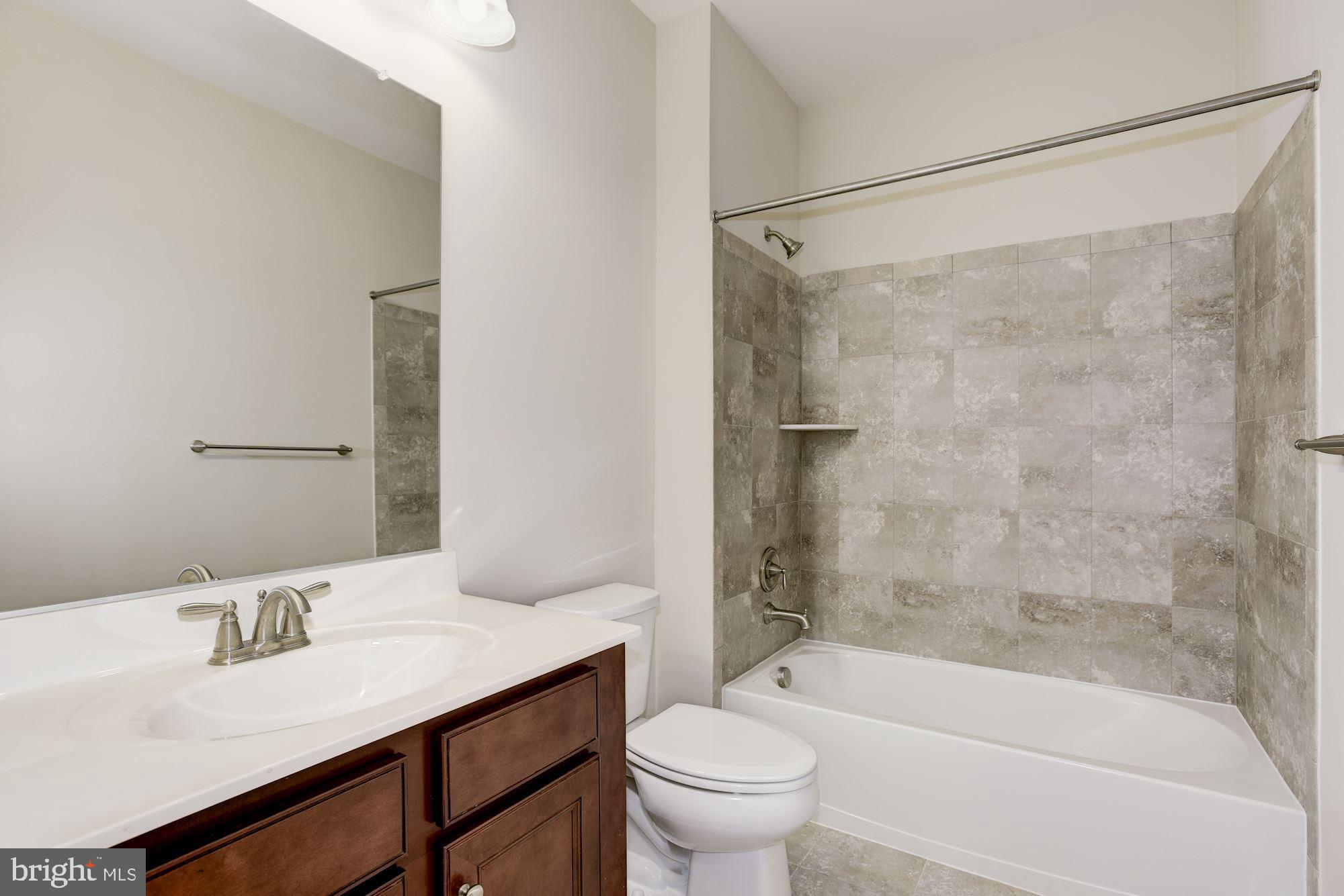 DISCOVERY SQUARE - Residential Lease