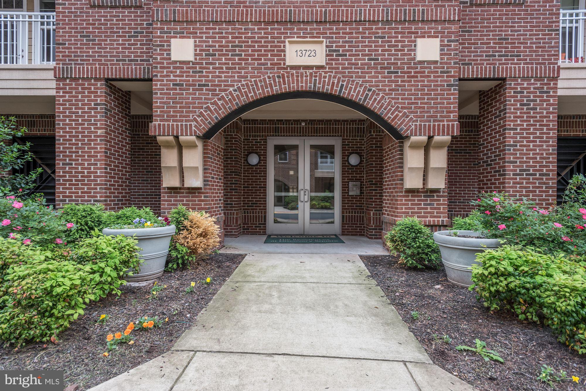 DISCOVERY SQUARE - Residential Lease