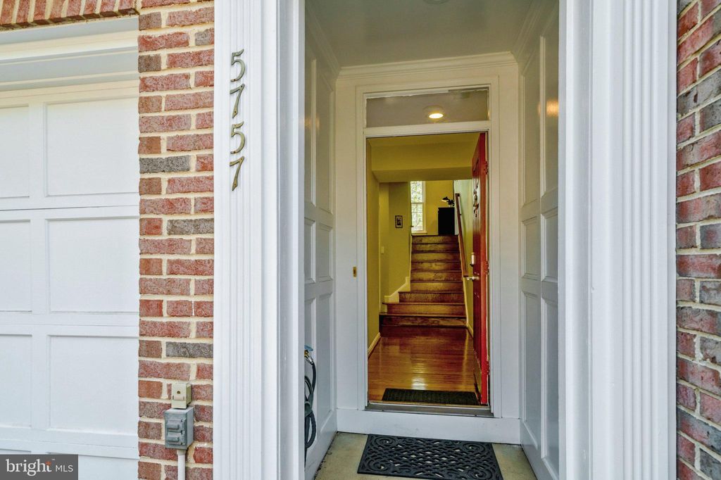 Photo of 5757 Governors Pond Circle, ALEXANDRIA, VA 22310 (MLS # VAFX2311532)