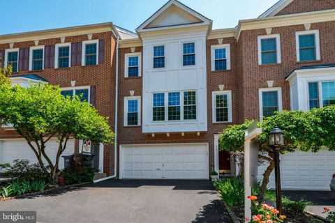 Photo of 5757 Governors Pond Circle, ALEXANDRIA, VA 22310 (MLS # VAFX2311532)