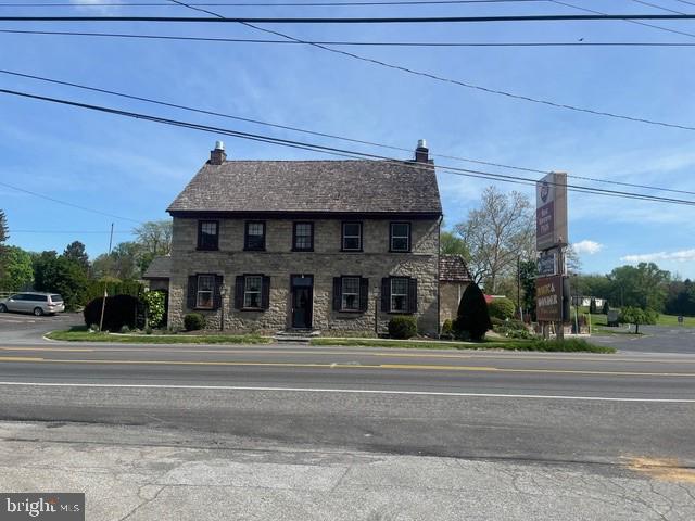 3063 LINCOLN HIGHWAY E