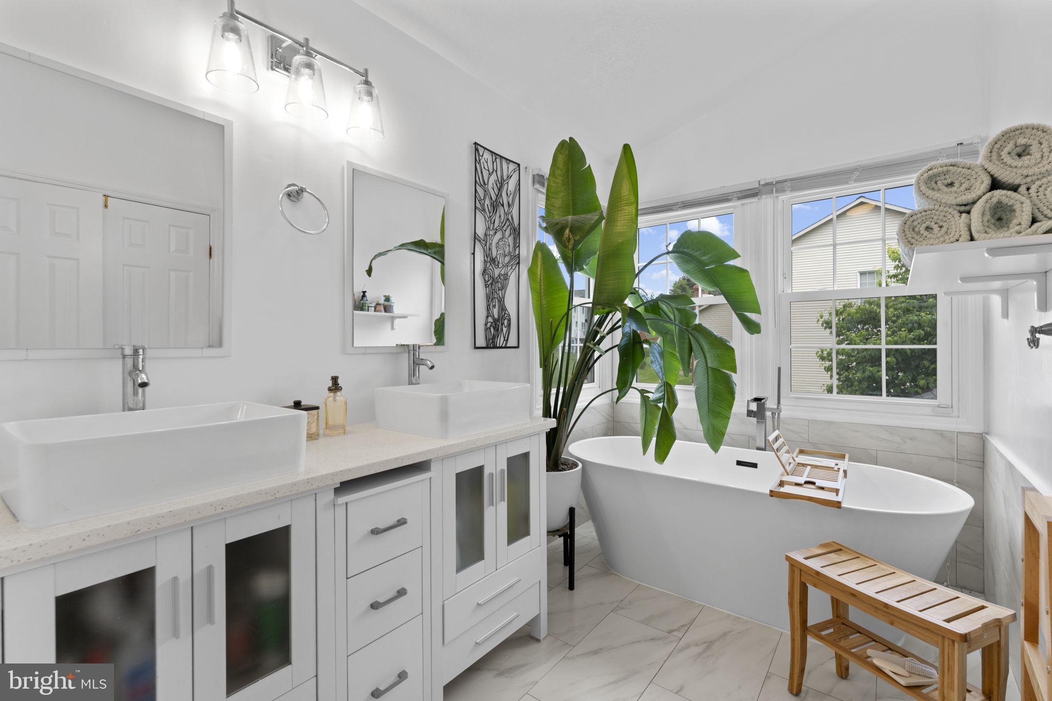 NORTH SHERWOOD FOREST - Residential