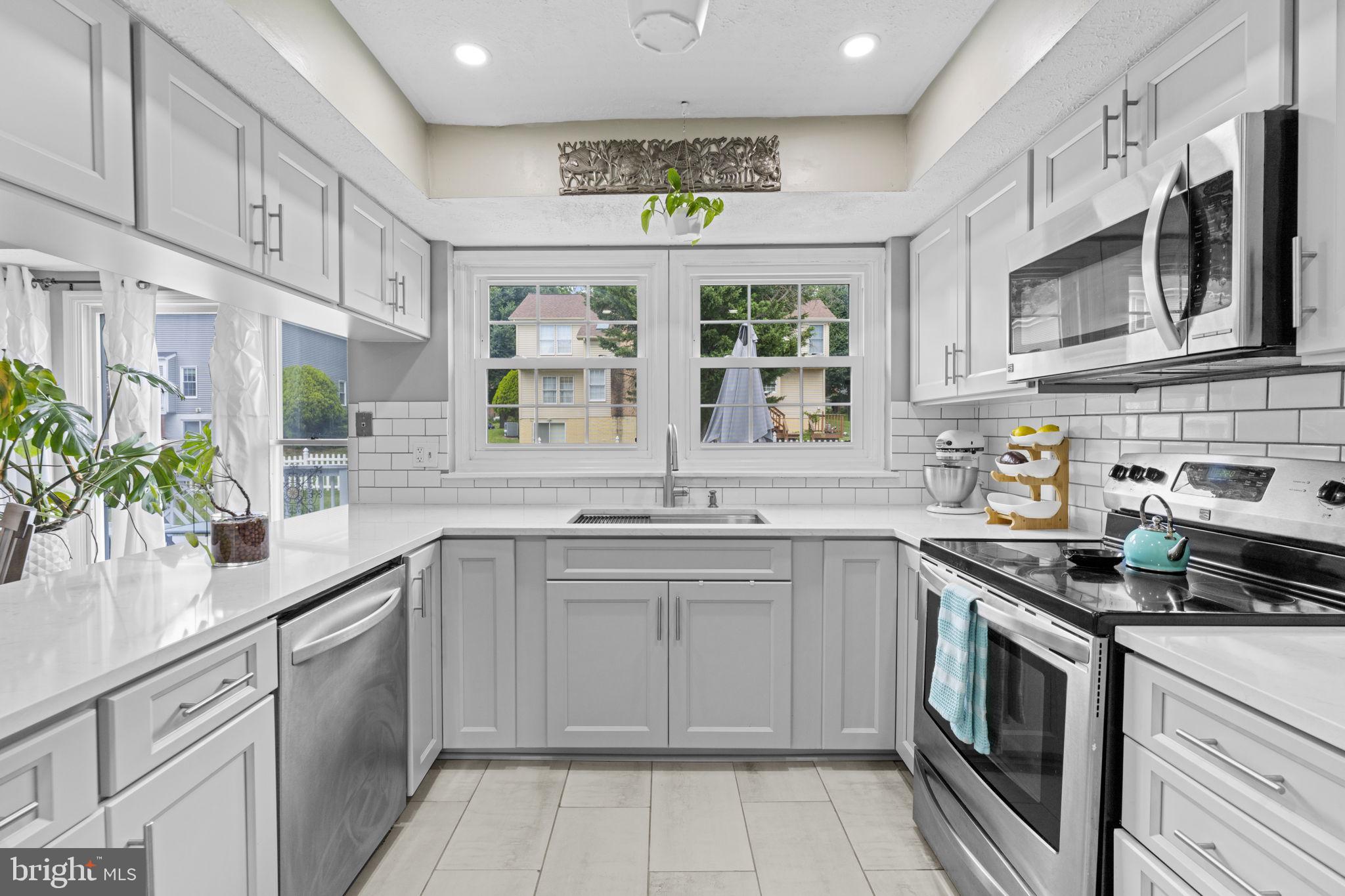 NORTH SHERWOOD FOREST - Residential