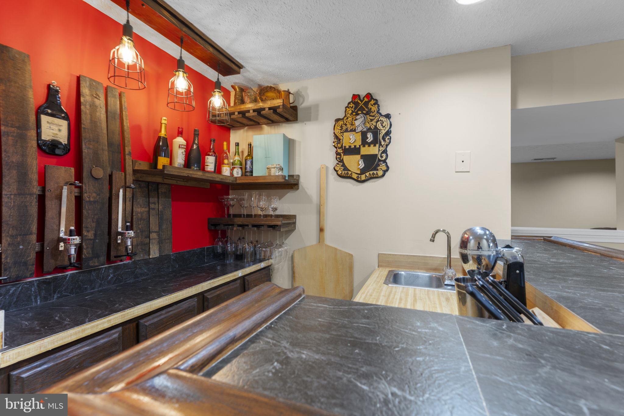 NORTH SHERWOOD FOREST - Residential