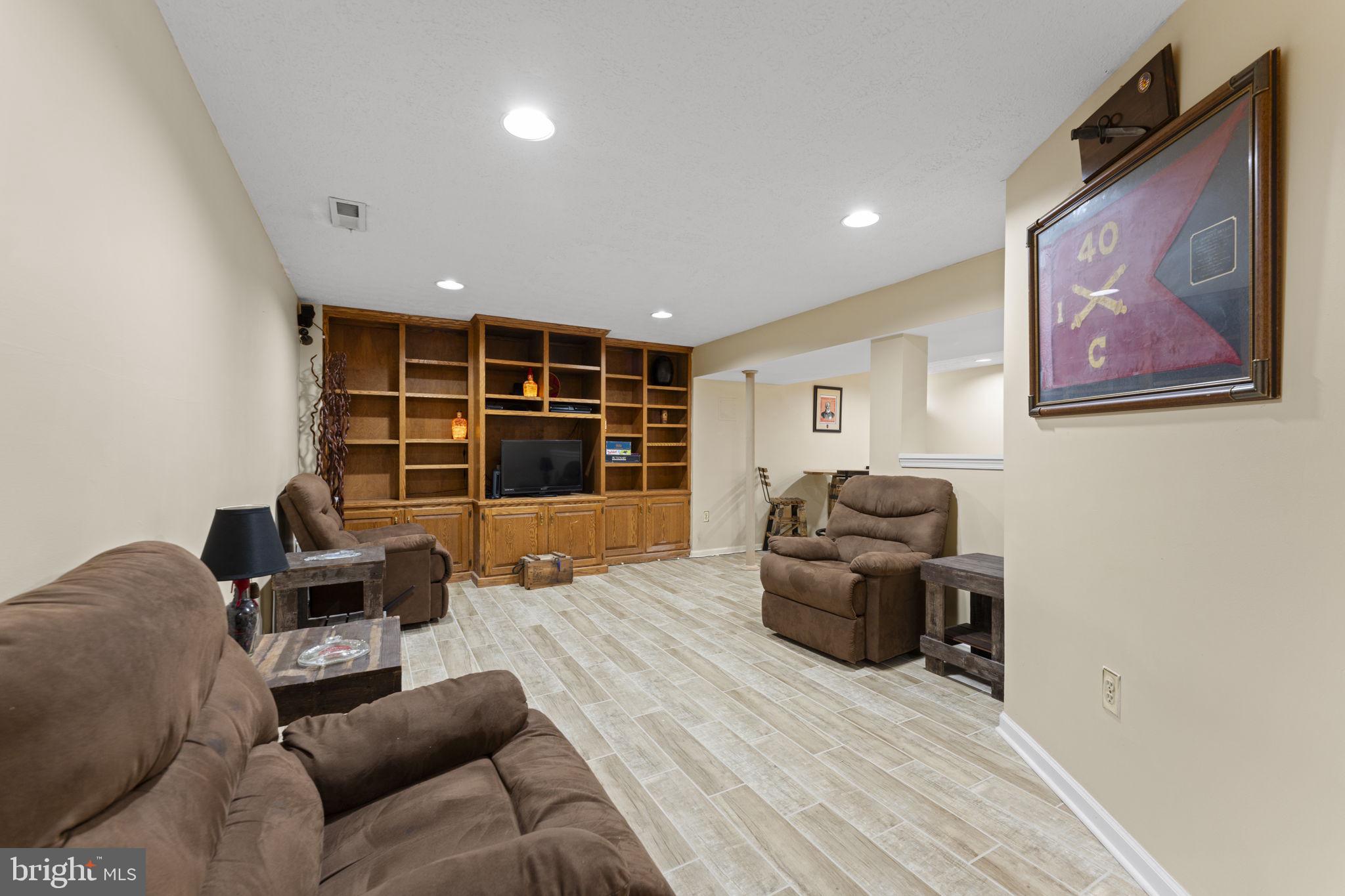 NORTH SHERWOOD FOREST - Residential