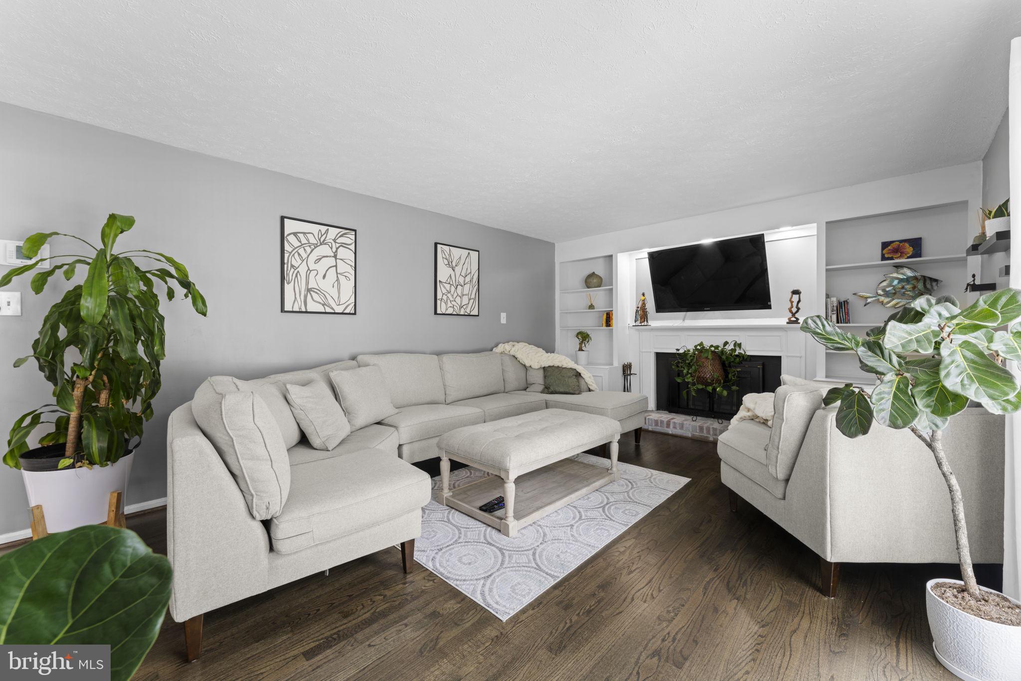 NORTH SHERWOOD FOREST - Residential