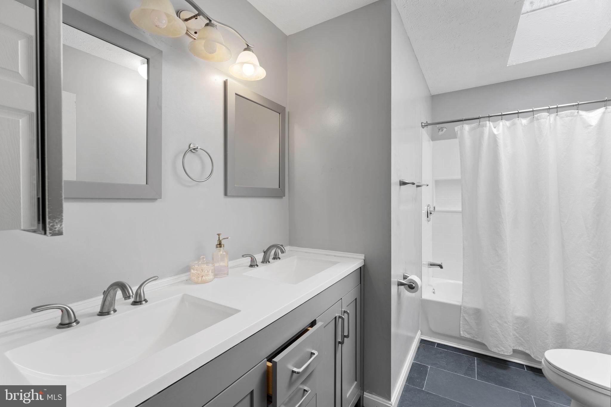 NORTH SHERWOOD FOREST - Residential