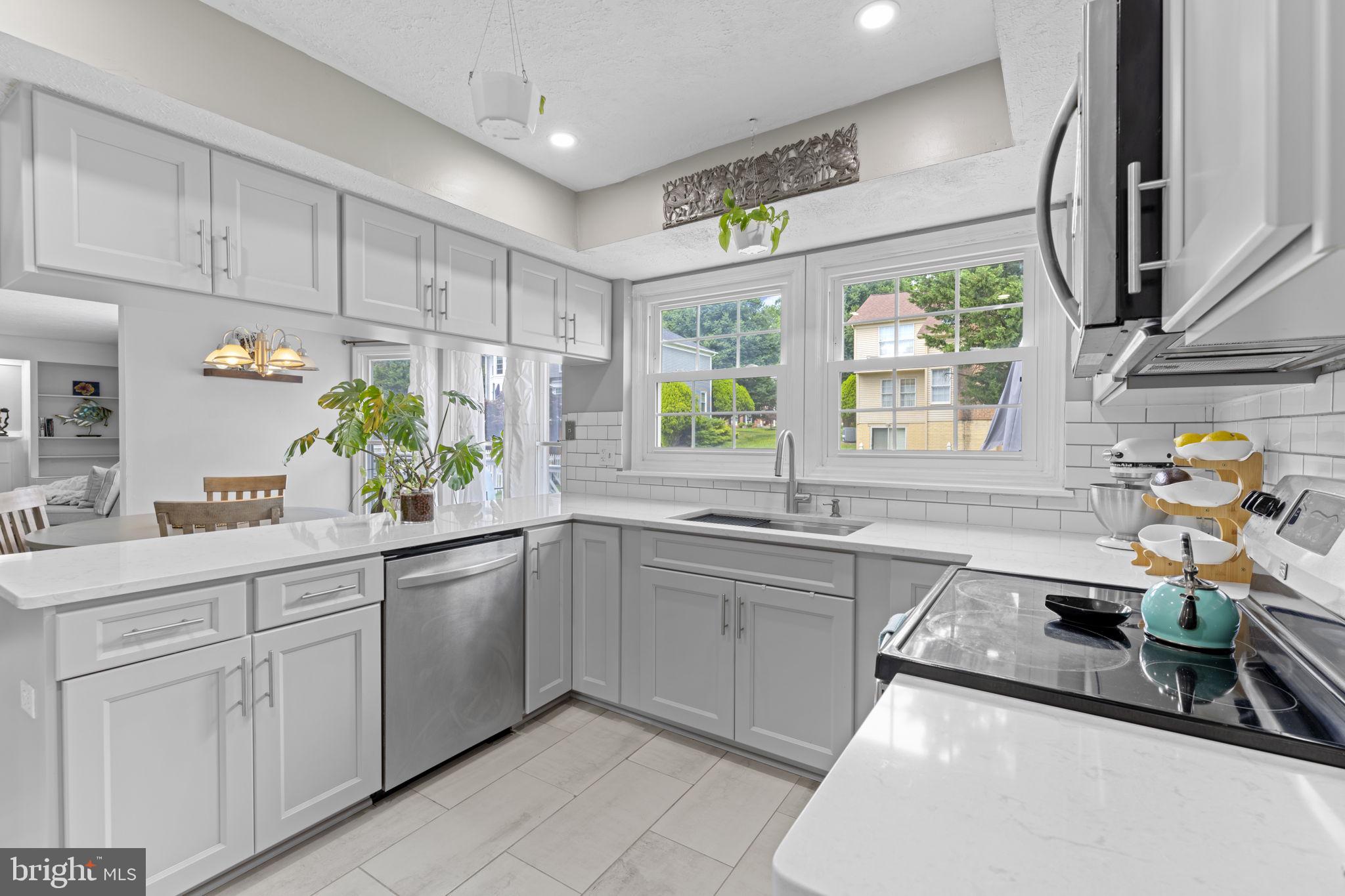 NORTH SHERWOOD FOREST - Residential