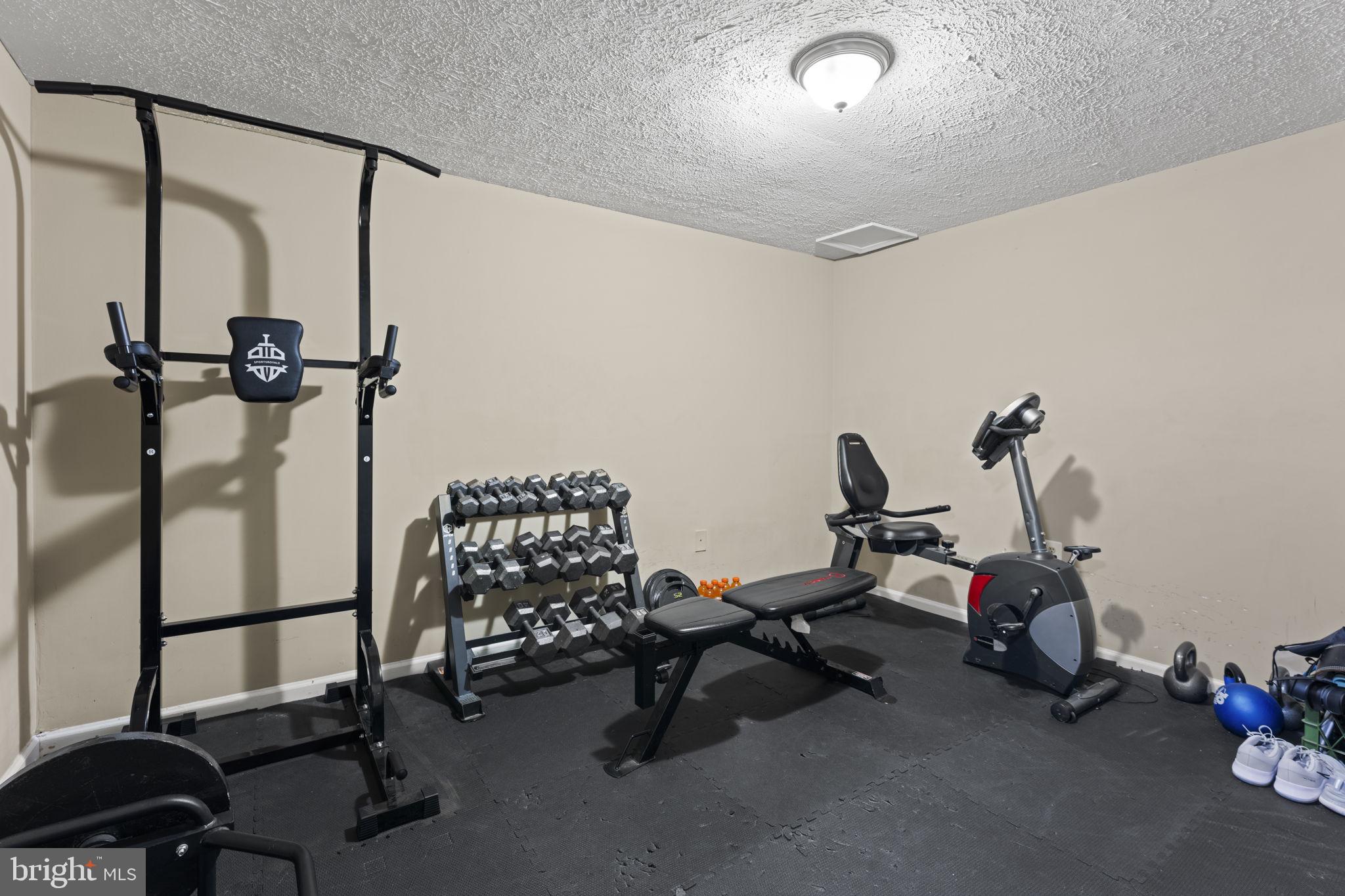 NORTH SHERWOOD FOREST - Residential