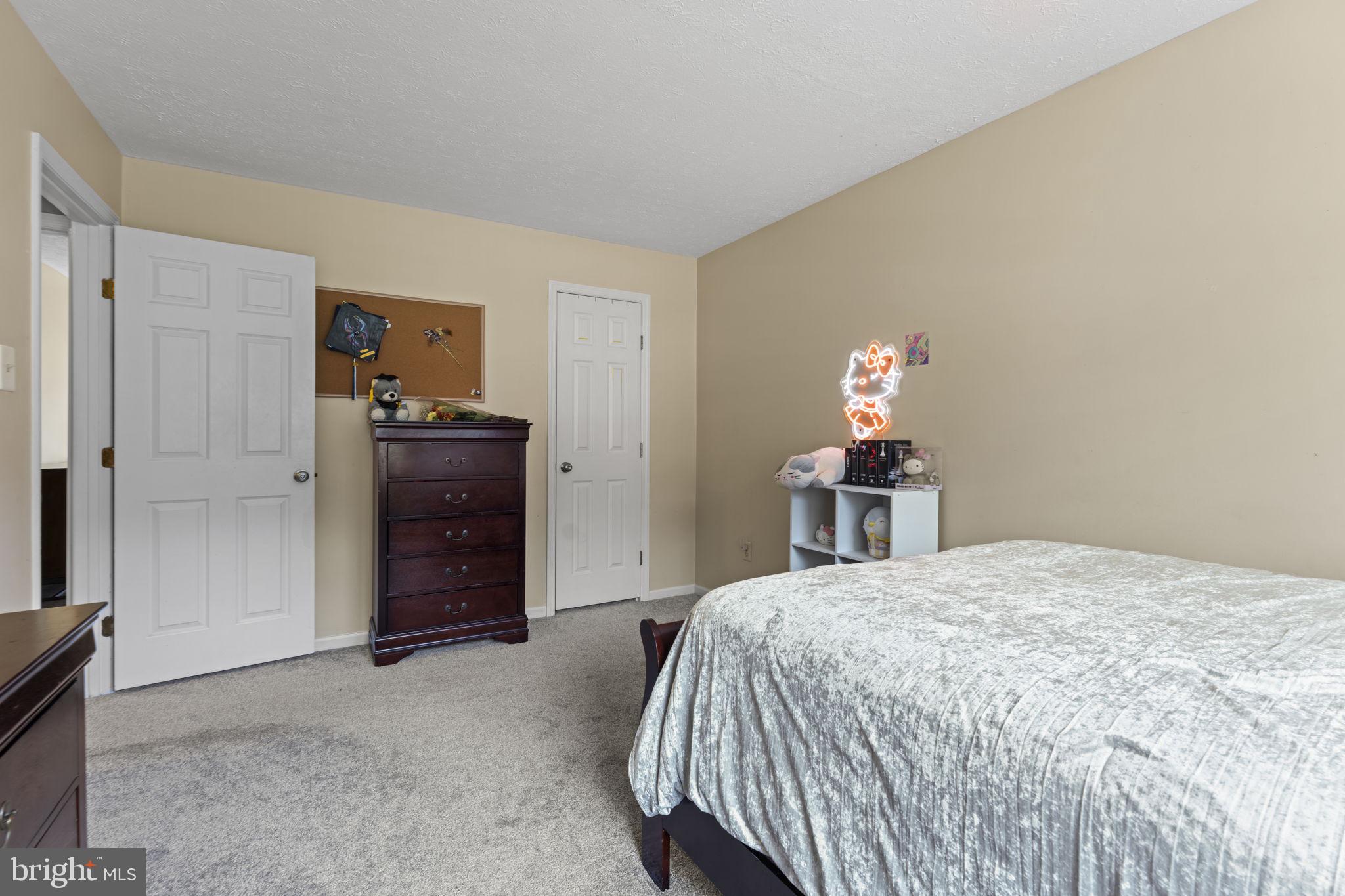 NORTH SHERWOOD FOREST - Residential