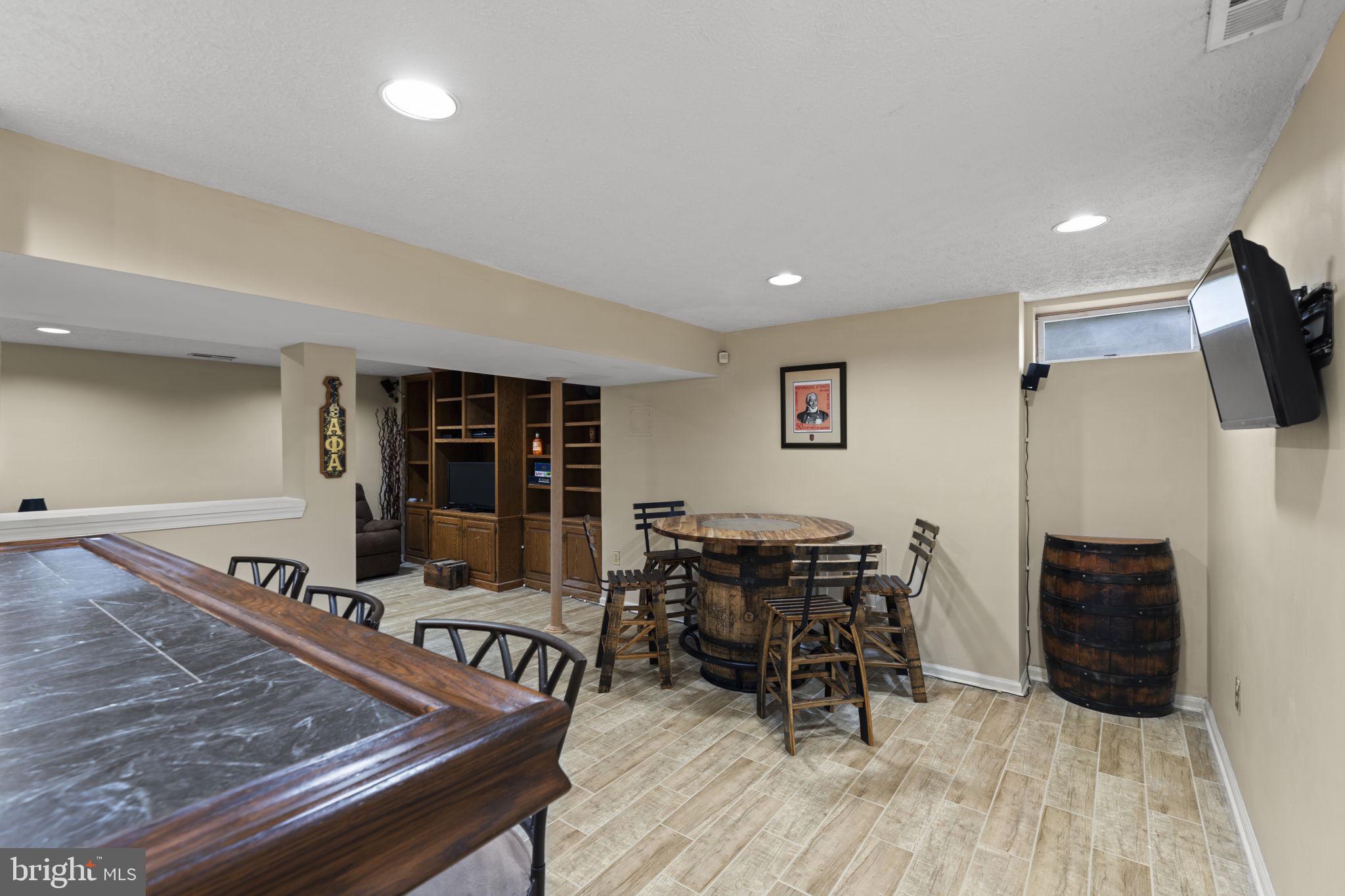 NORTH SHERWOOD FOREST - Residential