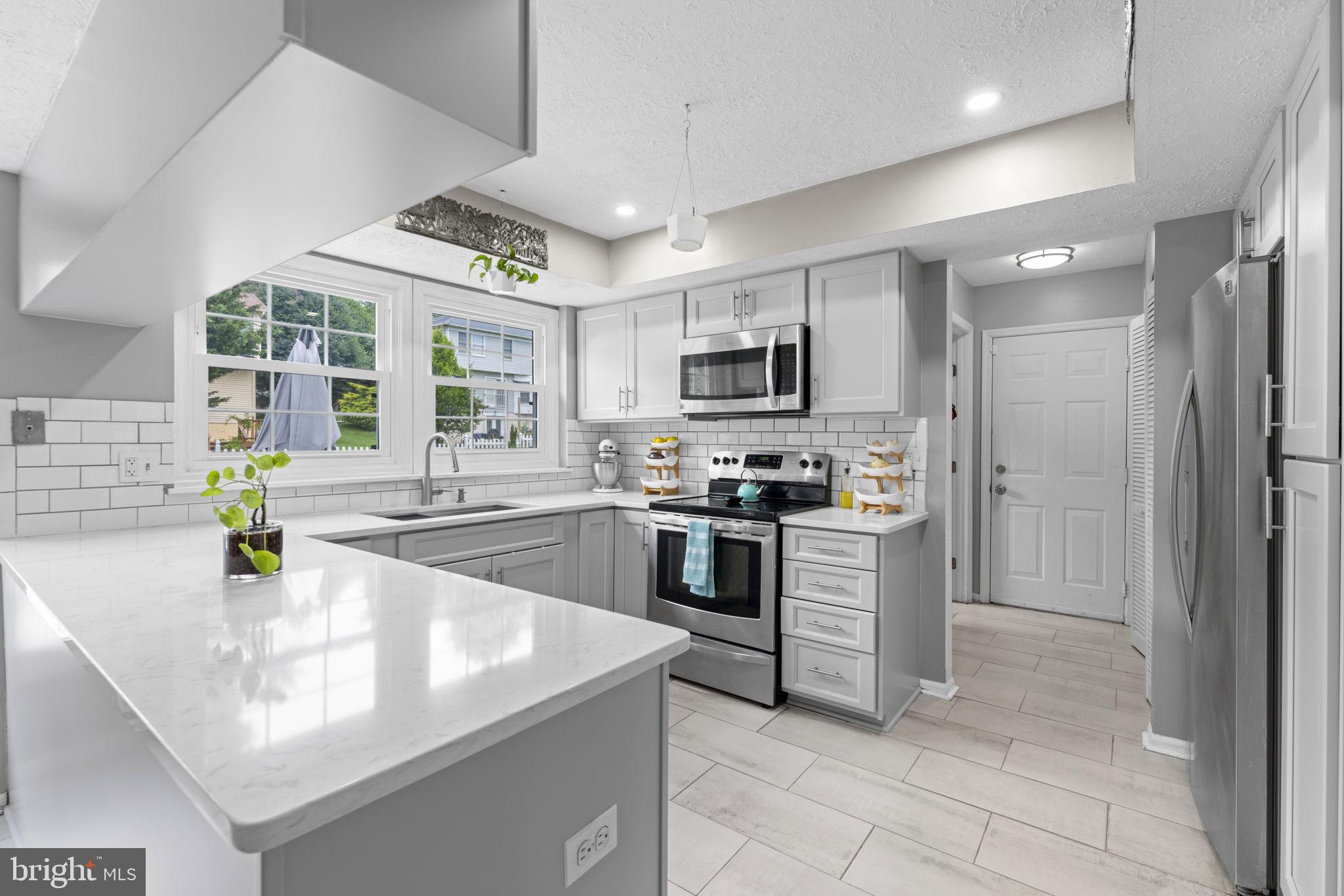 NORTH SHERWOOD FOREST - Residential