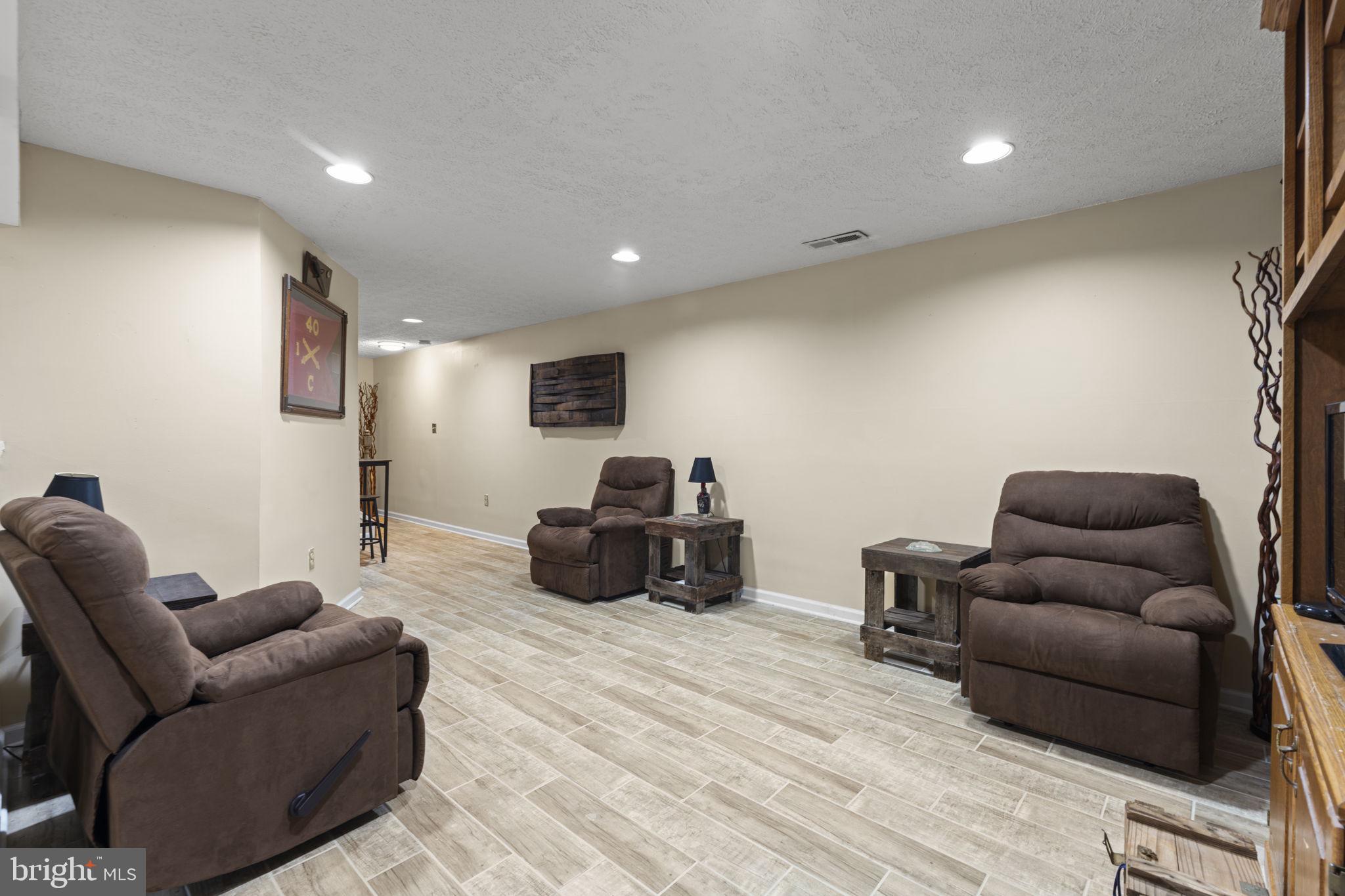 NORTH SHERWOOD FOREST - Residential