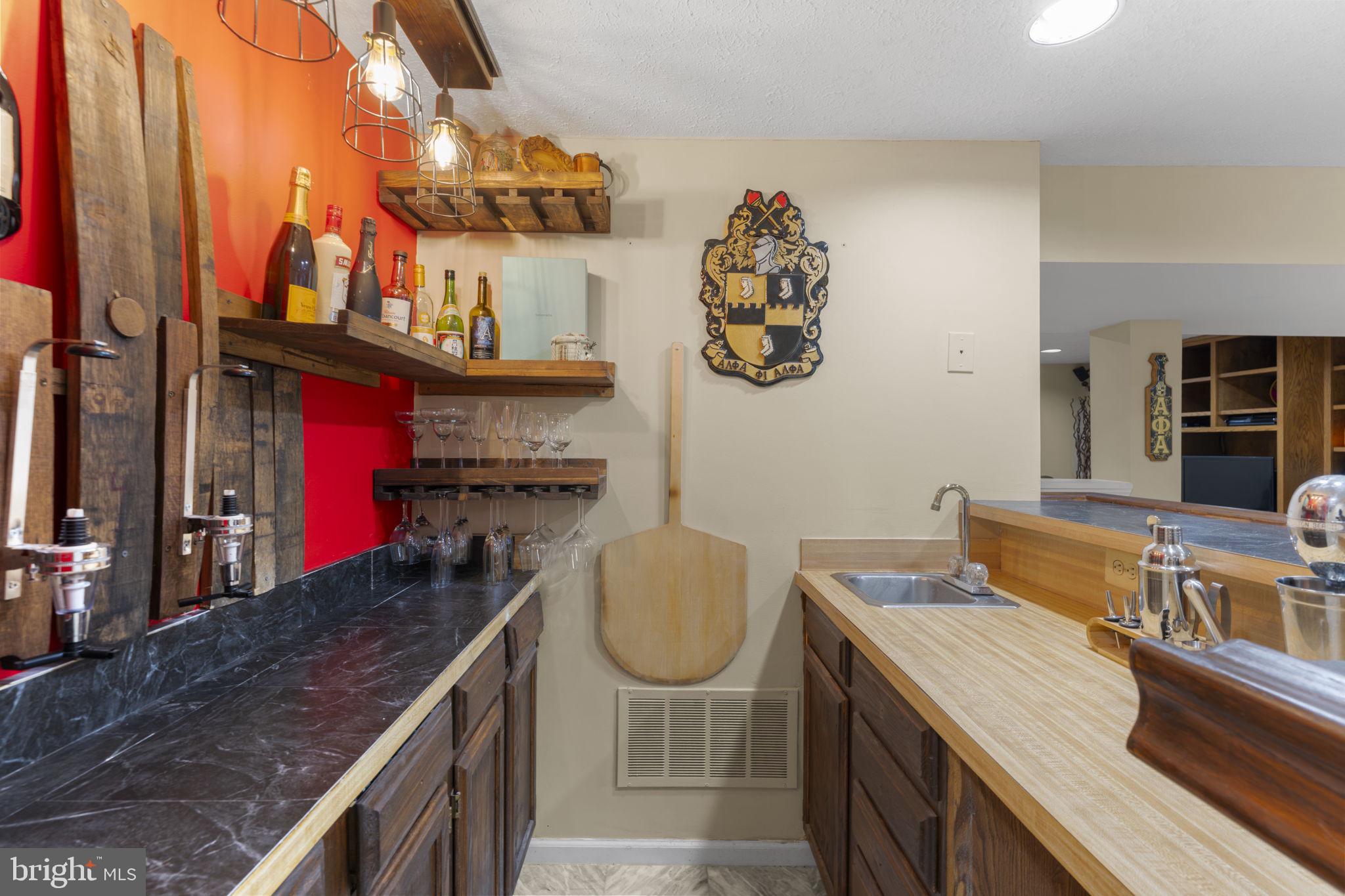 NORTH SHERWOOD FOREST - Residential