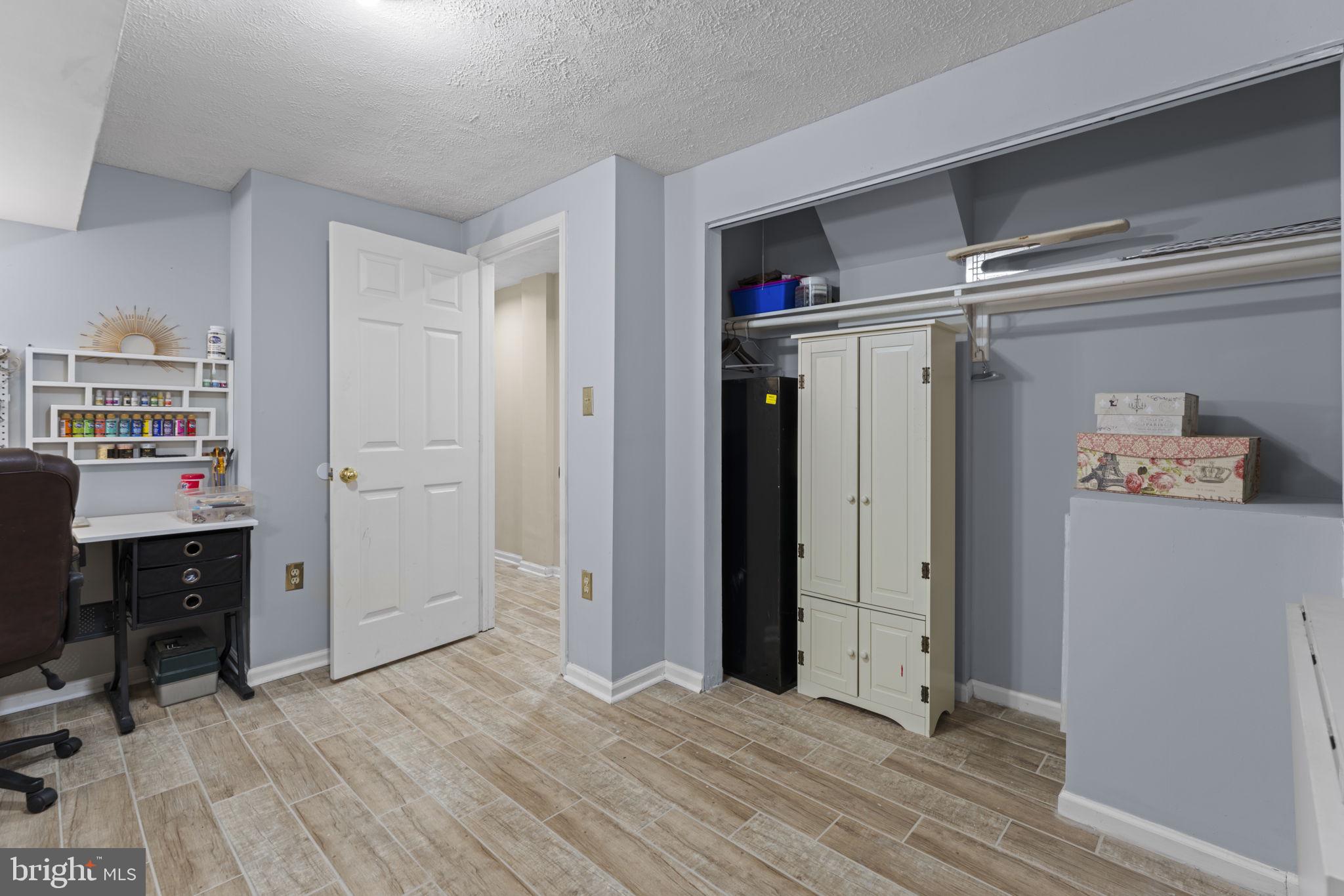 NORTH SHERWOOD FOREST - Residential