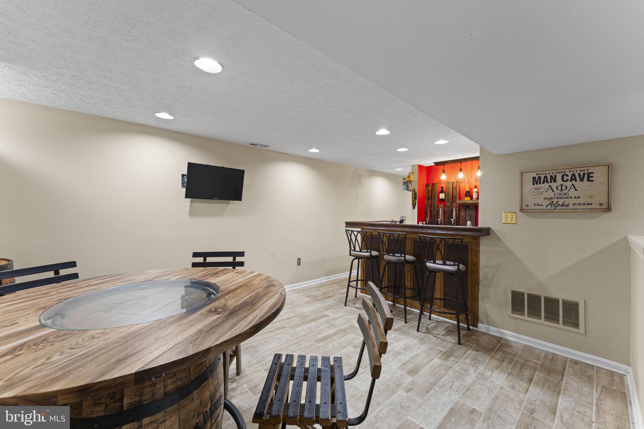 NORTH SHERWOOD FOREST - Residential