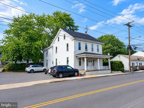 Photo of 37 E Willow Street, ELIZABETHTOWN, PA 17022 (MLS # PALA2089986)