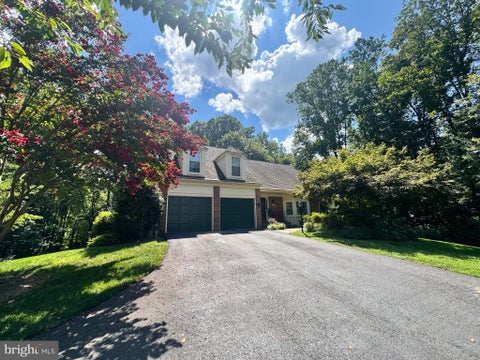 Photo of 12855 Valleywood Drive, WOODBRIDGE, VA 22192 (MLS # VAPW2125494)