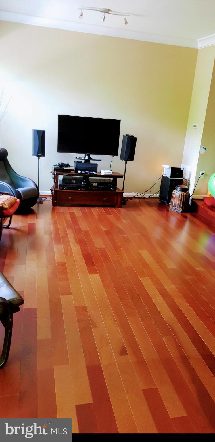 FAIRFAX METRO SQUARE - Residential Lease