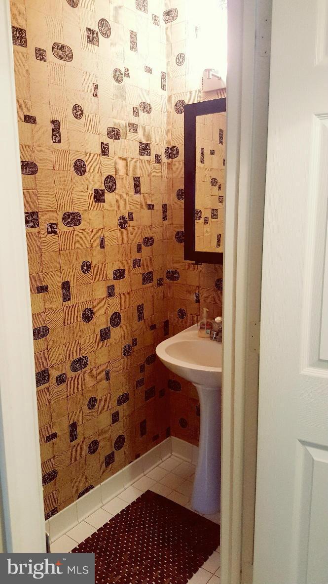 FAIRFAX METRO SQUARE - Residential Lease