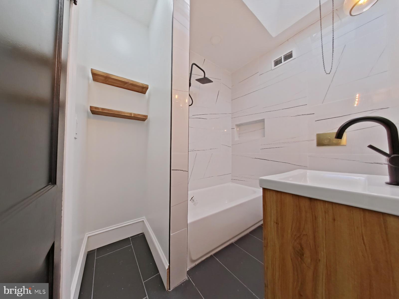 WALNUT HILL - Residential