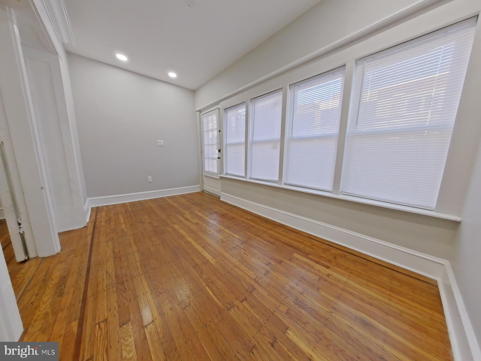 WALNUT HILL - Residential