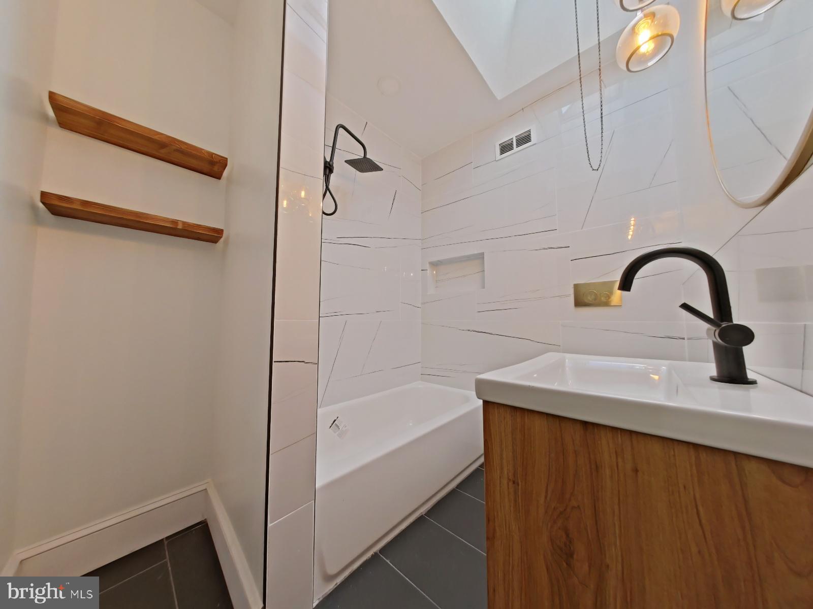 WALNUT HILL - Residential