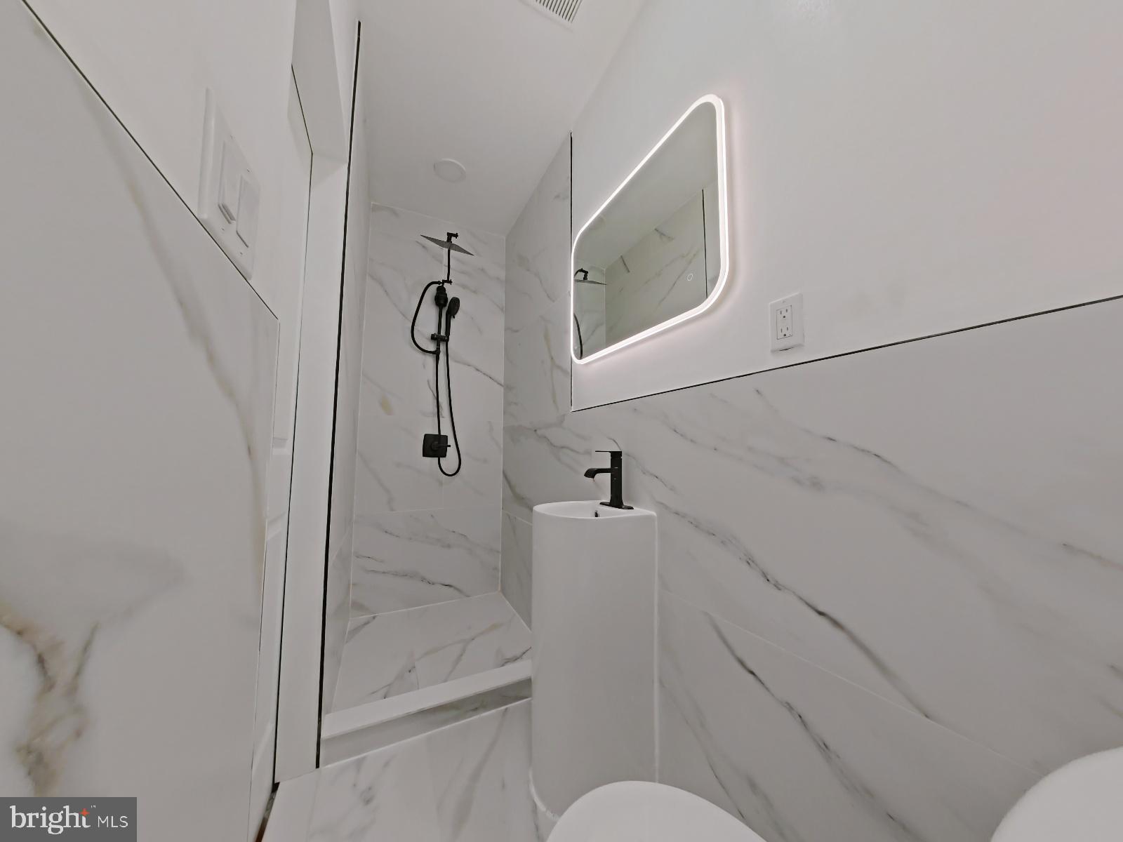 WALNUT HILL - Residential