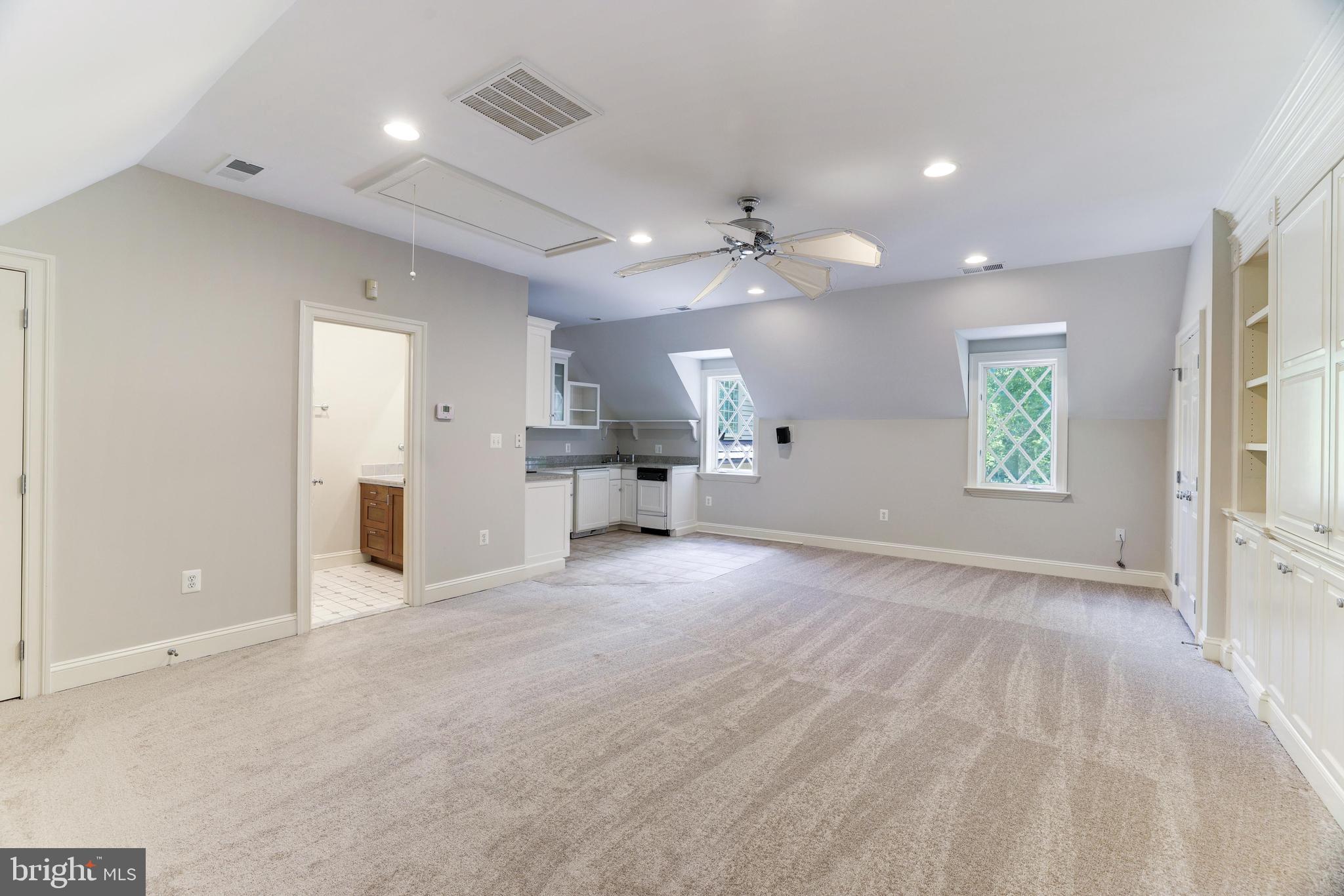 FALCON RIDGE - Residential