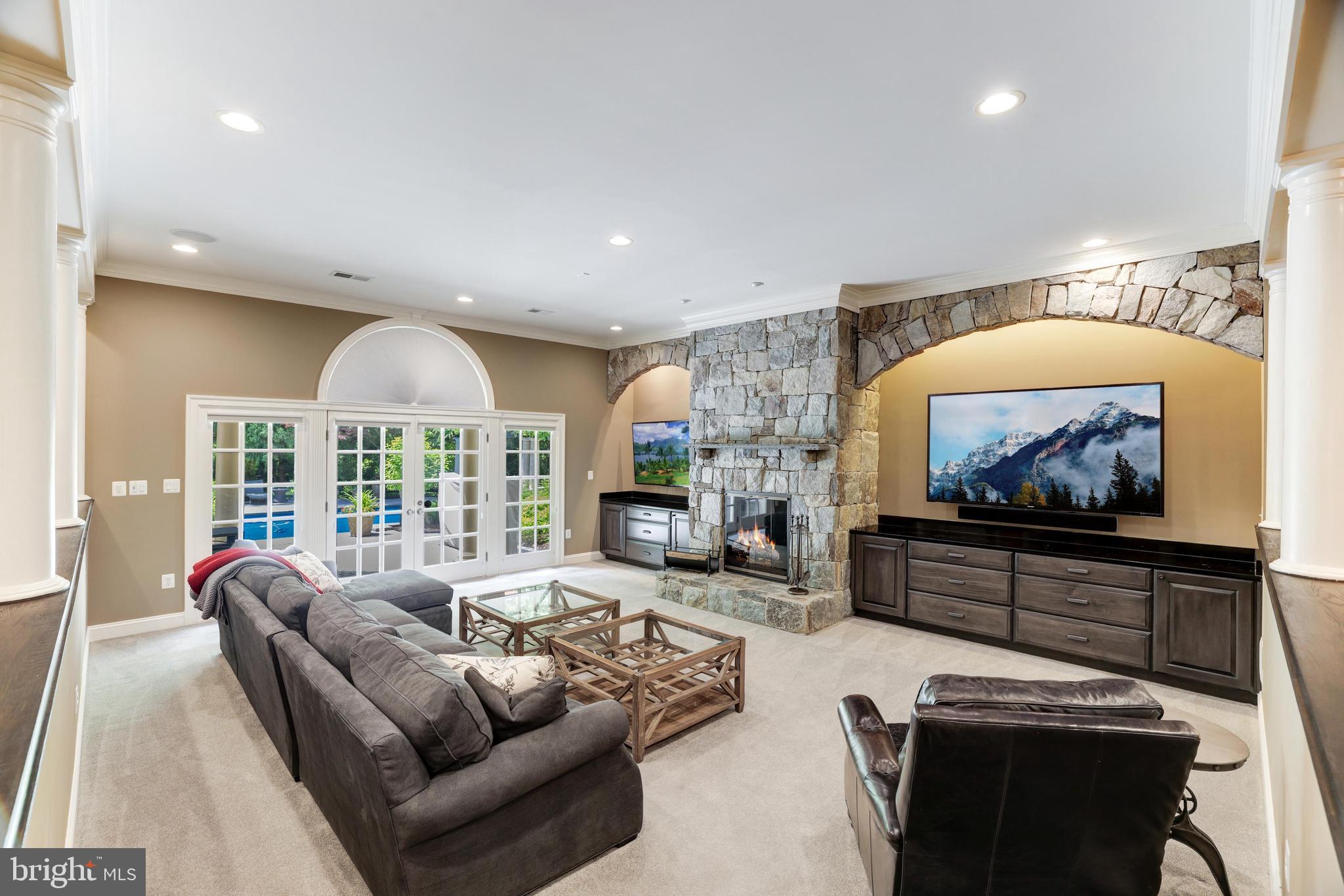 FALCON RIDGE - Residential