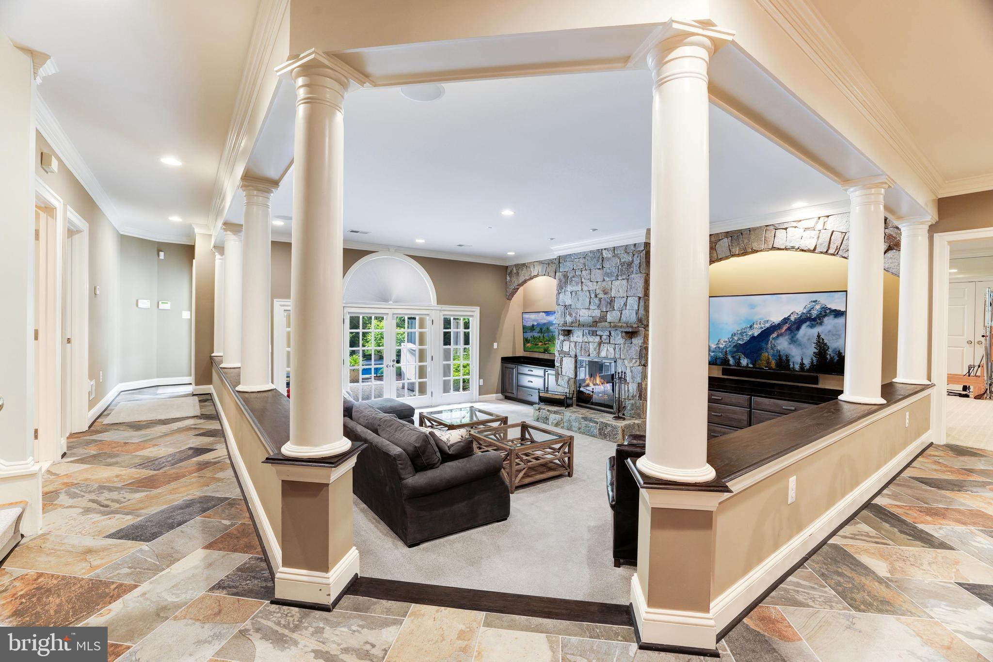 FALCON RIDGE - Residential